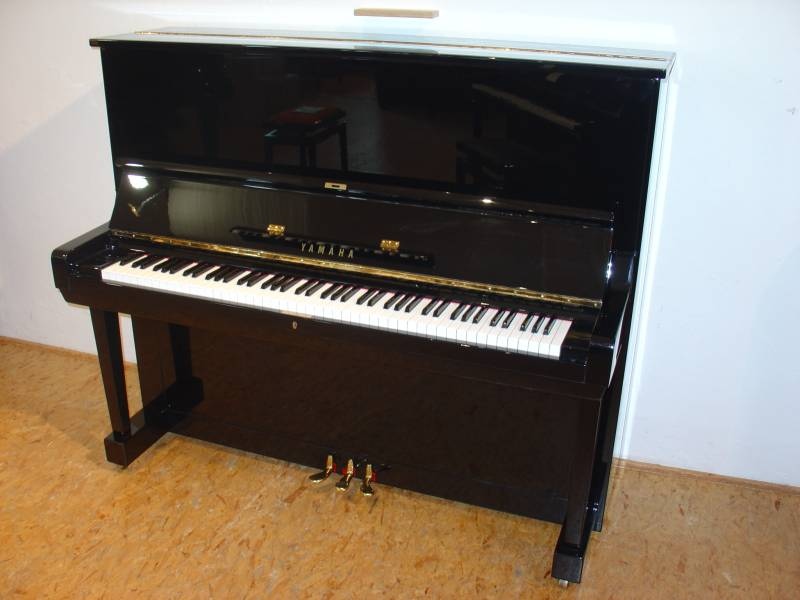 Yamaha U3, schwarz poliert